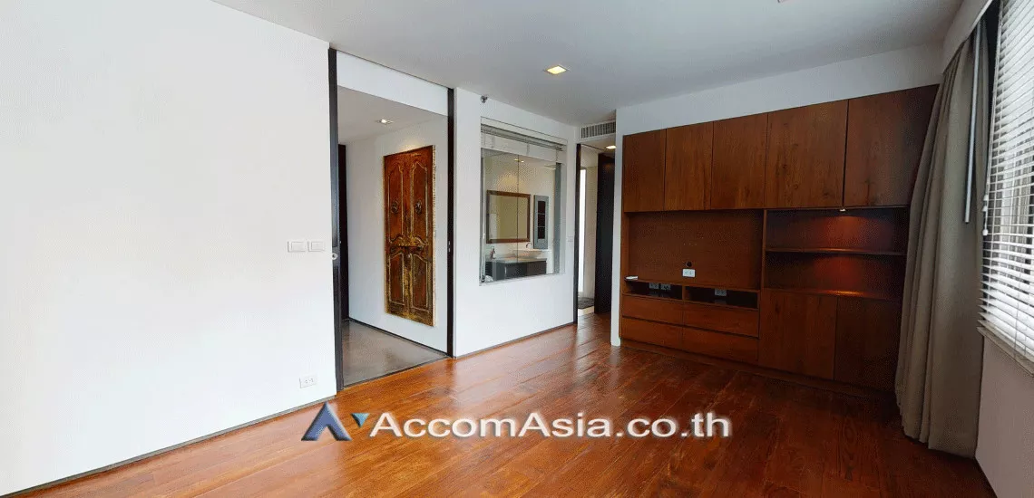 4  2 br Condominium For Sale in Silom ,Bangkok BTS Sala Daeng - MRT Silom at The Legend Saladaeng AA30052