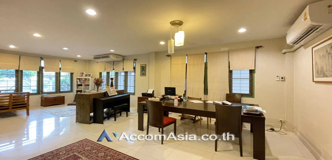 5  3 br House For Rent in Sathorn ,Bangkok MRT Khlong Toei AA30054