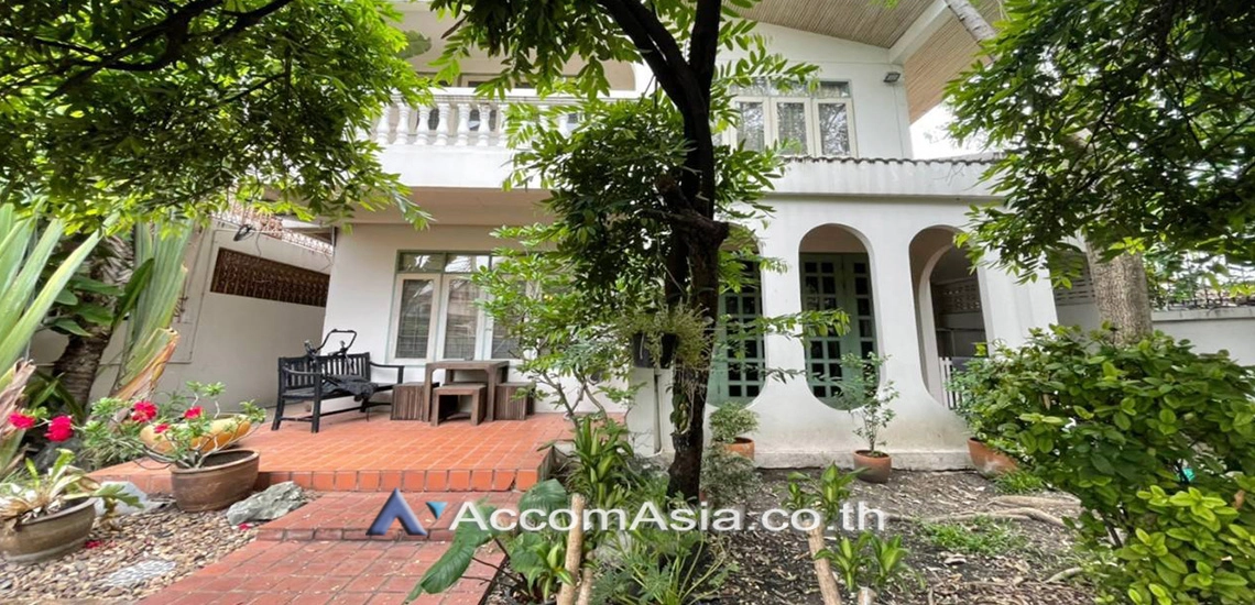  2  3 br House For Rent in Sathorn ,Bangkok MRT Khlong Toei AA30054