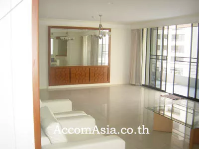  3 Bedrooms  Condominium For Sale in Phaholyothin, Bangkok  (24457)