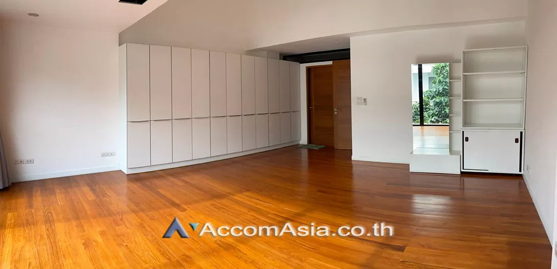  3 Bedrooms  House For Rent in Sukhumvit, Bangkok  near BTS Thong Lo (AA30057)