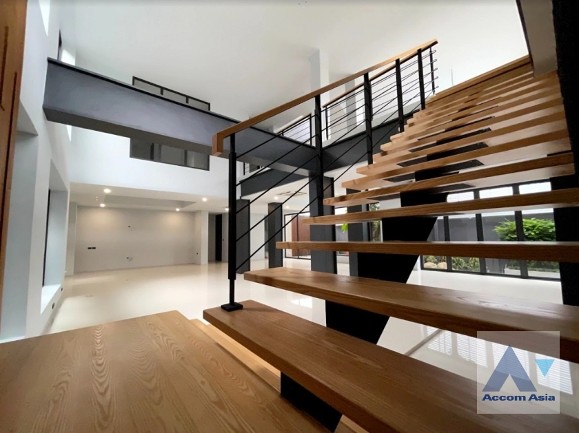 13  5 br House for rent and sale in Sukhumvit ,Bangkok BTS Phra khanong AA30059