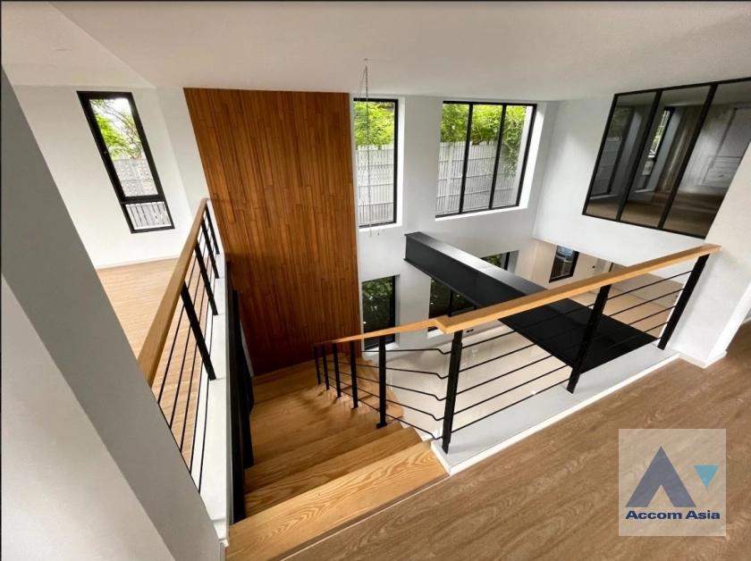 16  5 br House for rent and sale in Sukhumvit ,Bangkok BTS Phra khanong AA30059