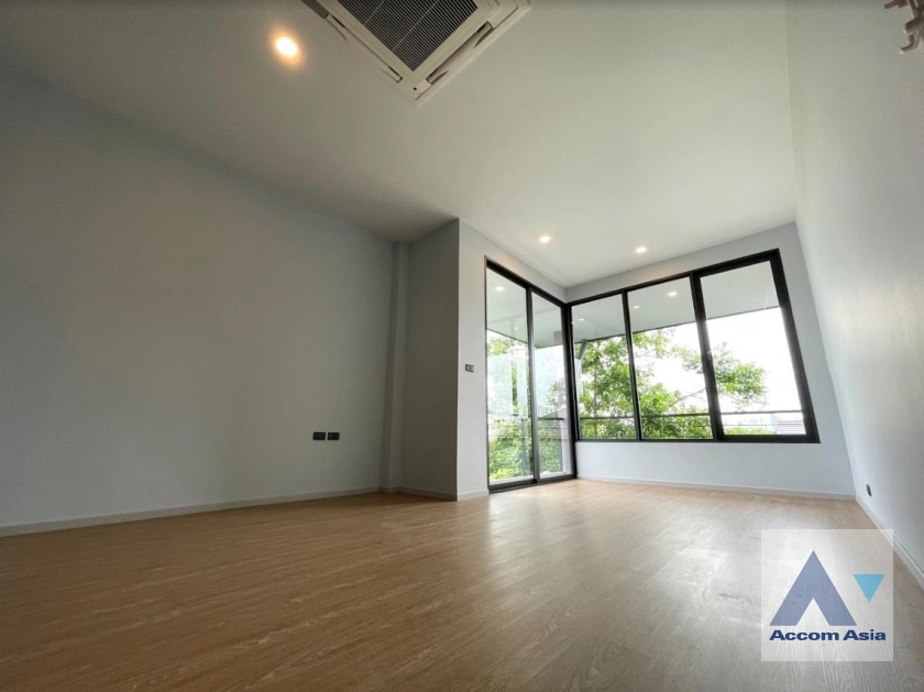 29  5 br House for rent and sale in Sukhumvit ,Bangkok BTS Phra khanong AA30059