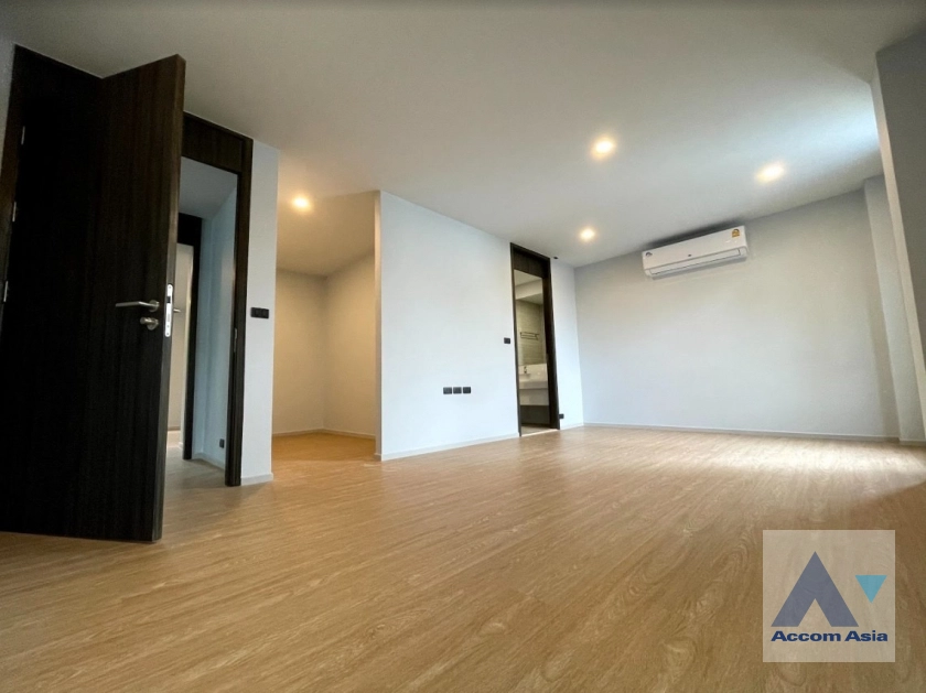 23  5 br House for rent and sale in Sukhumvit ,Bangkok BTS Phra khanong AA30059