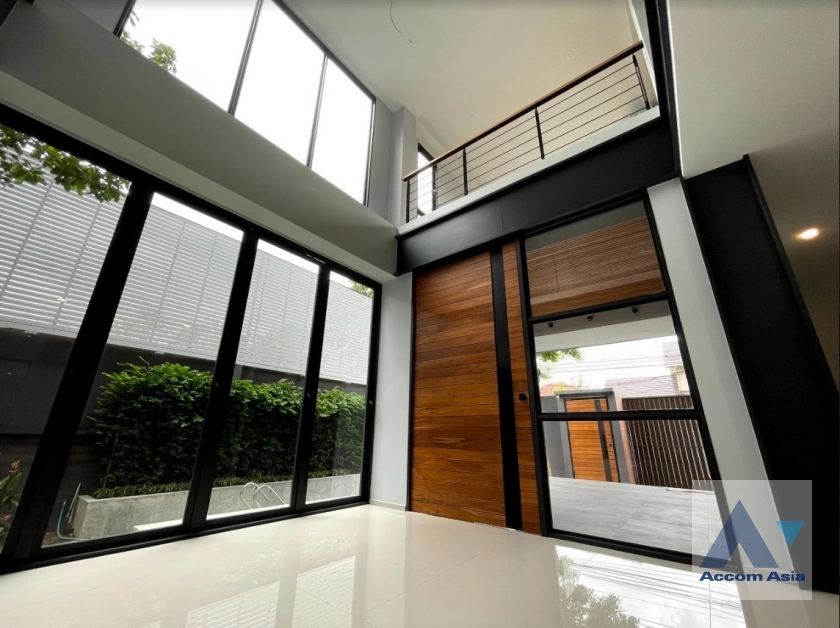 unitBig Balcony, Private Swimming Pool, Double High Ceiling | ขายบ้านเดี่ยว 3 ชั้น สุขุมวิท 71  มีสระว่ายน้ำส่วนตัว! (AA30059)
