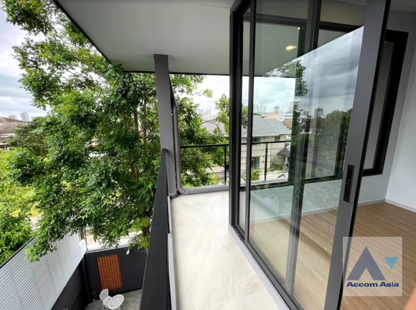 26  5 br House for rent and sale in Sukhumvit ,Bangkok BTS Phra khanong AA30059