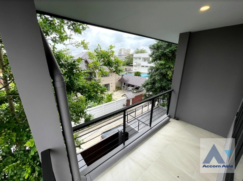 28  5 br House for rent and sale in Sukhumvit ,Bangkok BTS Phra khanong AA30059