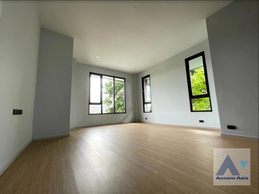 30  5 br House for rent and sale in Sukhumvit ,Bangkok BTS Phra khanong AA30059