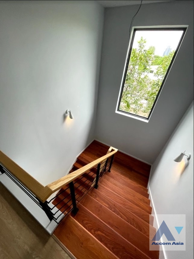 20  5 br House for rent and sale in Sukhumvit ,Bangkok BTS Phra khanong AA30059