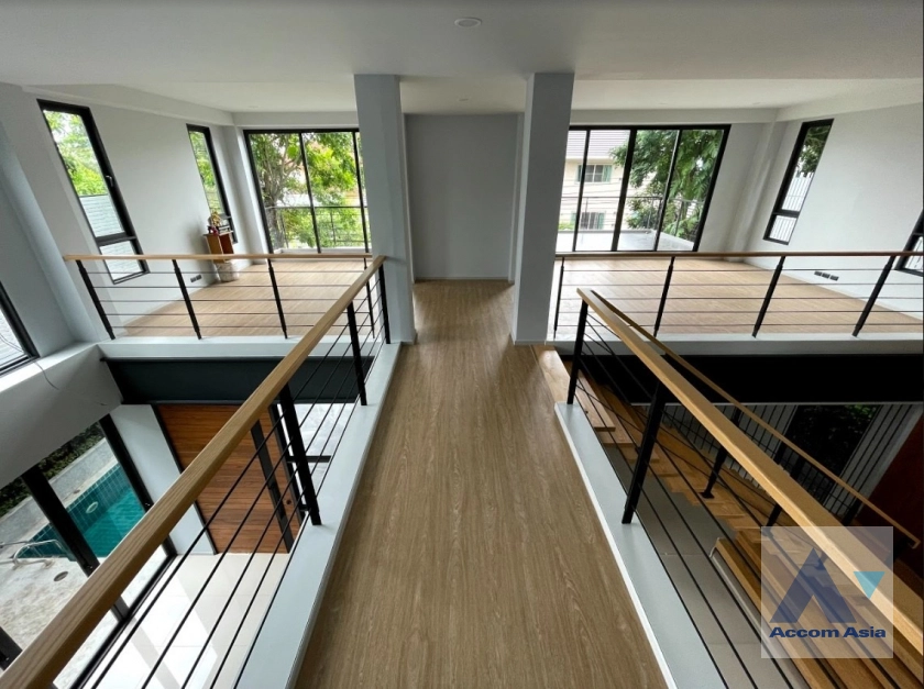 19  5 br House for rent and sale in Sukhumvit ,Bangkok BTS Phra khanong AA30059