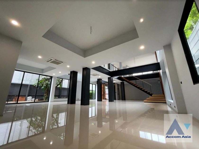 6  5 br House for rent and sale in Sukhumvit ,Bangkok BTS Phra khanong AA30059