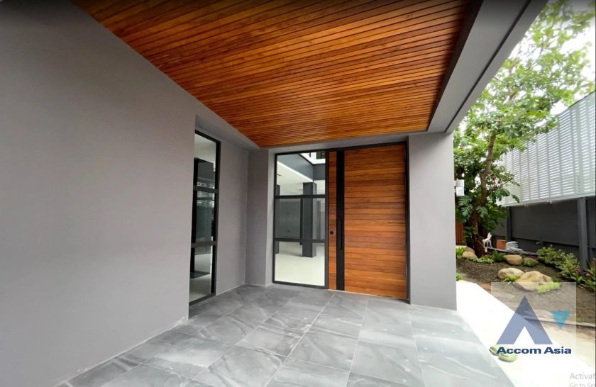  1  5 br House for rent and sale in Sukhumvit ,Bangkok BTS Phra khanong AA30059