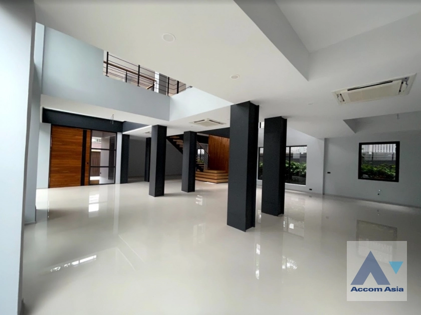 5  5 br House for rent and sale in Sukhumvit ,Bangkok BTS Phra khanong AA30059