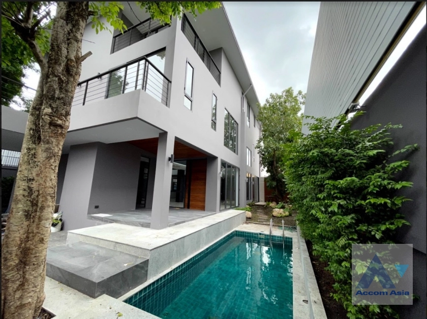 unitBig Balcony, Private Swimming Pool, Double High Ceiling | ขายบ้านเดี่ยว 3 ชั้น สุขุมวิท 71  มีสระว่ายน้ำส่วนตัว! (AA30059)