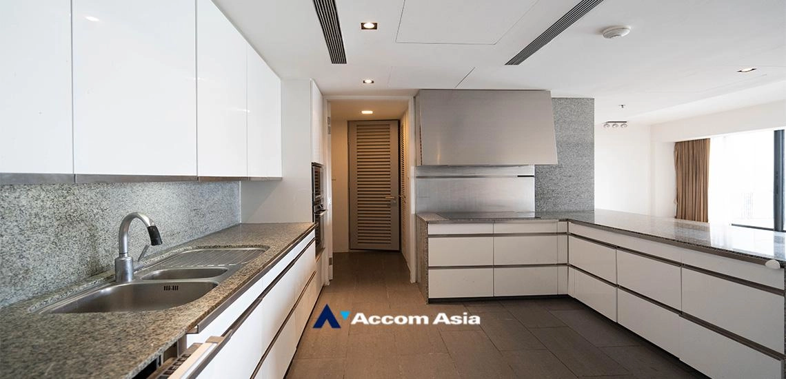 unit Luxury condominium with city views and elegant bath (AA30079)