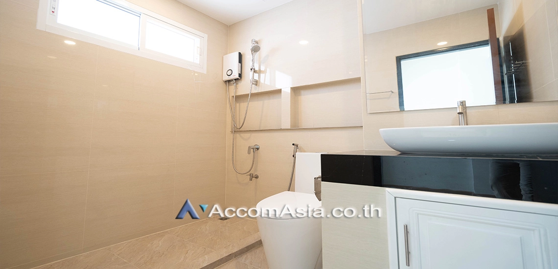 17  5 br Townhouse For Rent in Sukhumvit ,Bangkok BTS Nana AA30083