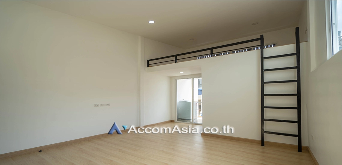 12  5 br Townhouse For Rent in Sukhumvit ,Bangkok BTS Nana AA30083