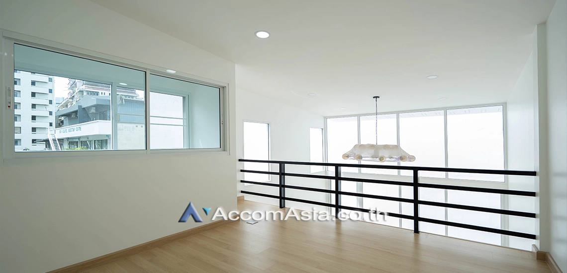 10  5 br Townhouse For Rent in Sukhumvit ,Bangkok BTS Nana AA30083