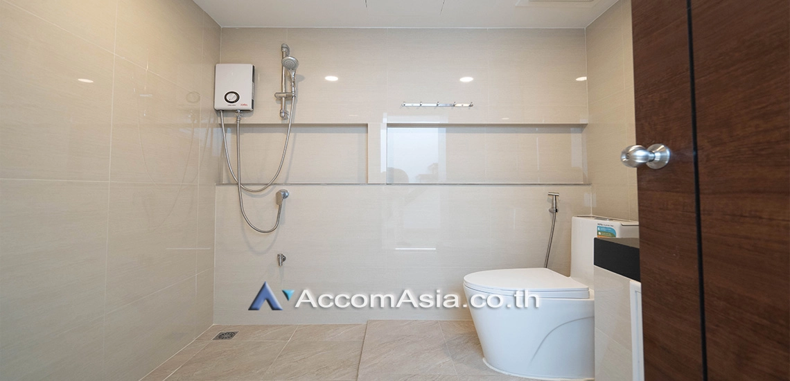 16  5 br Townhouse For Rent in Sukhumvit ,Bangkok BTS Nana AA30083