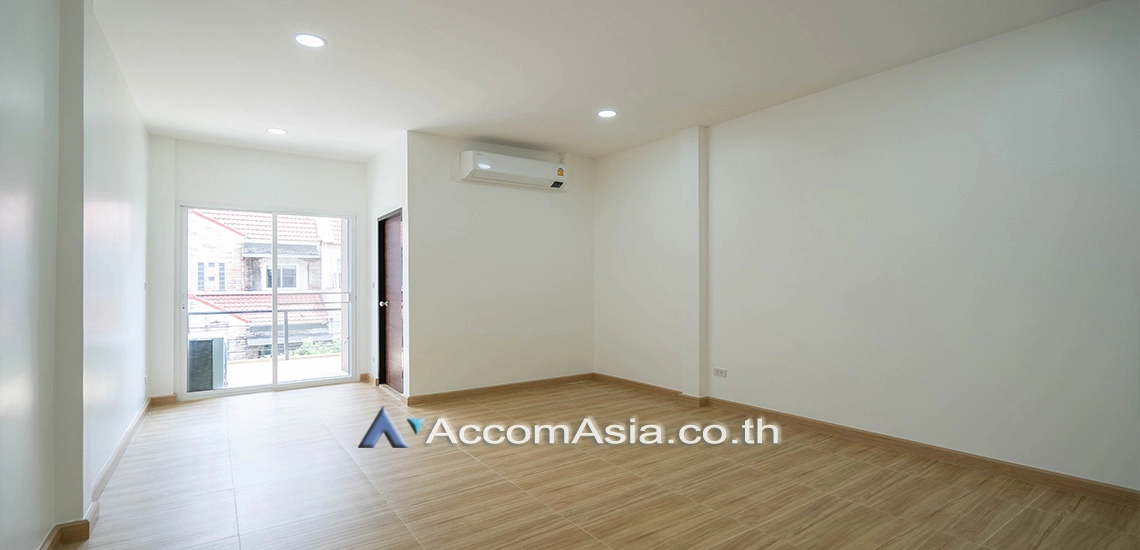 11  5 br Townhouse For Rent in Sukhumvit ,Bangkok BTS Nana AA30083