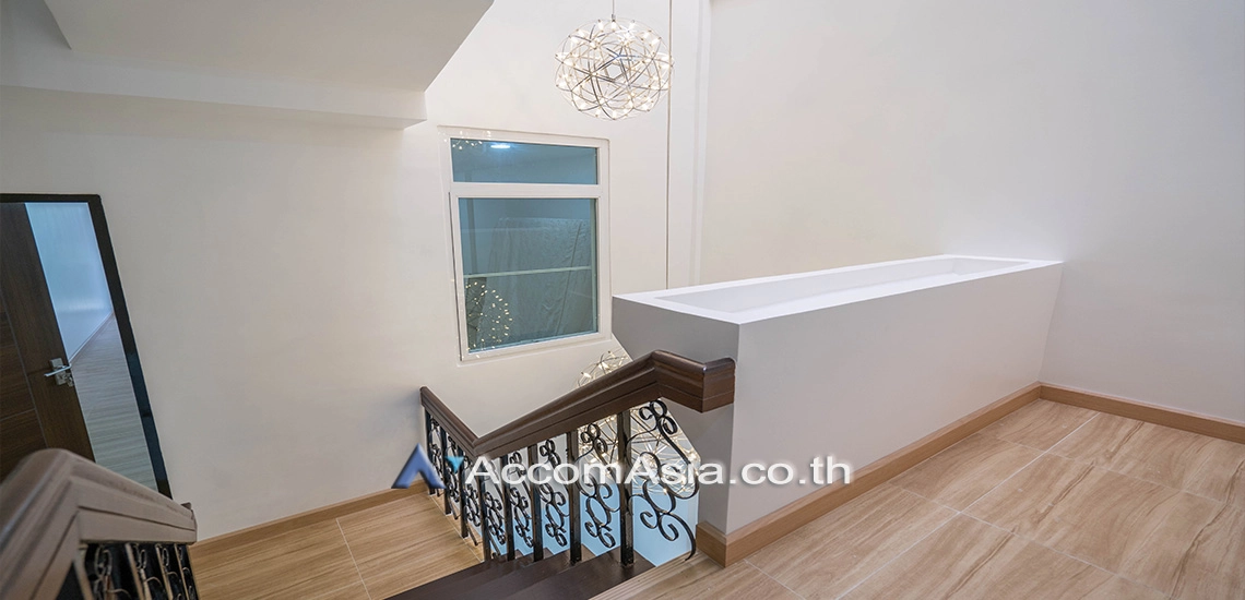 8  5 br Townhouse For Rent in Sukhumvit ,Bangkok BTS Nana AA30083
