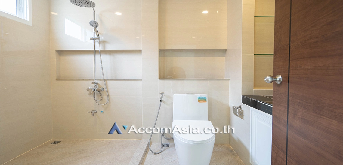 15  5 br Townhouse For Rent in Sukhumvit ,Bangkok BTS Nana AA30083