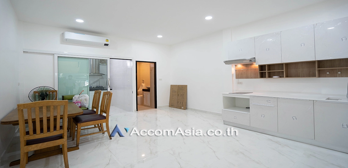 6  5 br Townhouse For Rent in Sukhumvit ,Bangkok BTS Nana AA30083