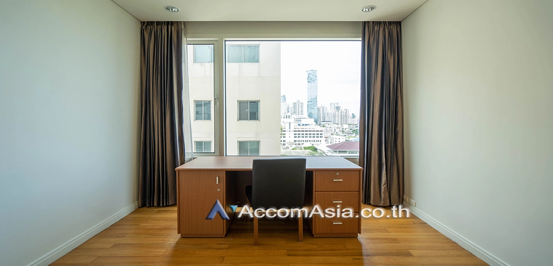 5  4 br Condominium for rent and sale in Silom ,Bangkok BTS Sala Daeng - MRT Silom at Royal Saladaeng AA30099
