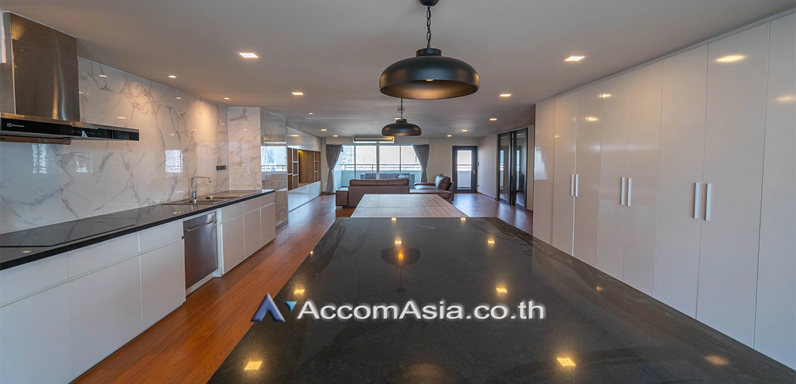 unit 3 Bedrooms  Condominium For Rent & Sale in Sukhumvit, Bangkok  near BTS Ekkamai (AA30112)