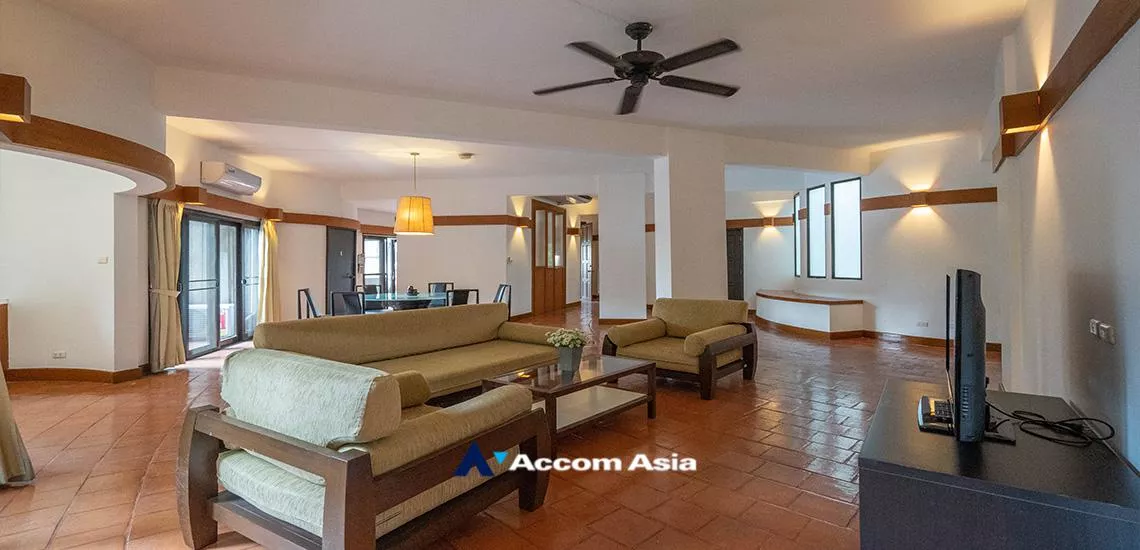 Pet friendly |  3 Bedrooms  Apartment For Rent in Ploenchit, Bangkok  near BTS Ploenchit (AA30142)