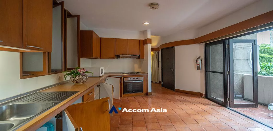 unitPet friendly |  3 Bedrooms  Apartment For Rent in Ploenchit, Bangkok  near BTS Ploenchit (AA30142)