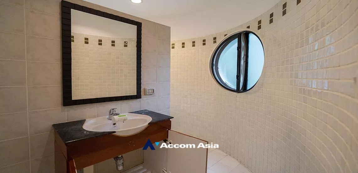 8  3 br Apartment For Rent in Ploenchit ,Bangkok BTS Ploenchit at Set among tropical atmosphere AA30142