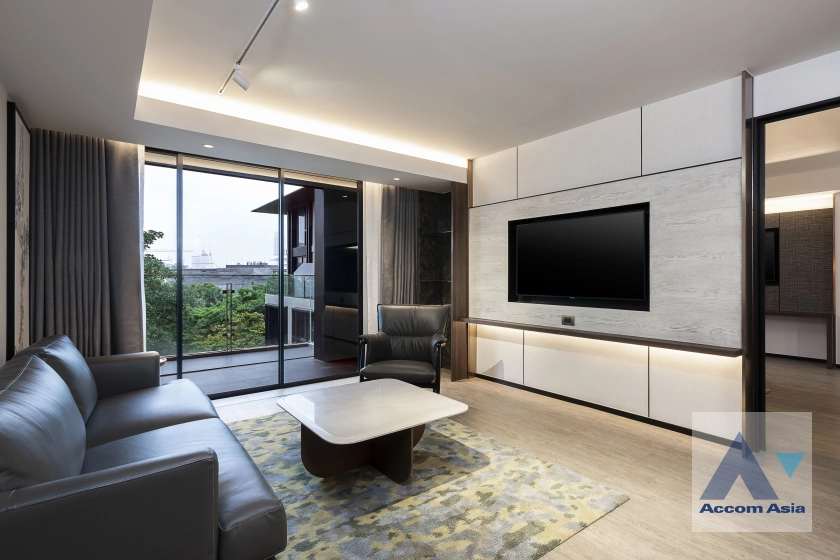 unitCorner apartment with city views and functional modern layout (AA30162)