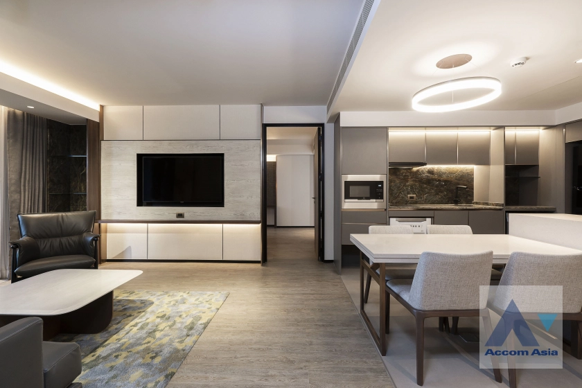 unitCorner apartment with city views and functional modern layout (AA30162)