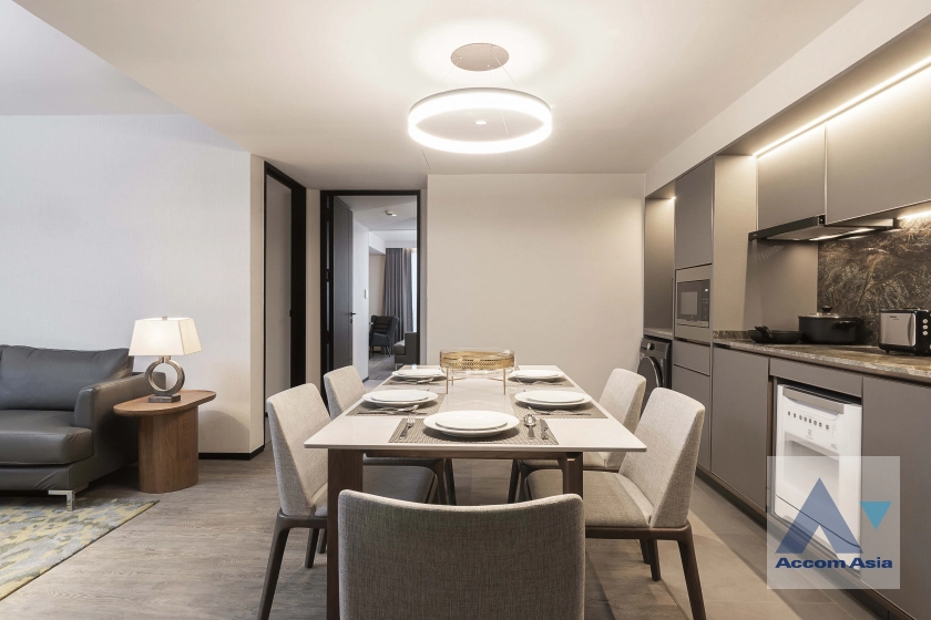 unitElegant apartment with skyline views and spacious design (AA30164)