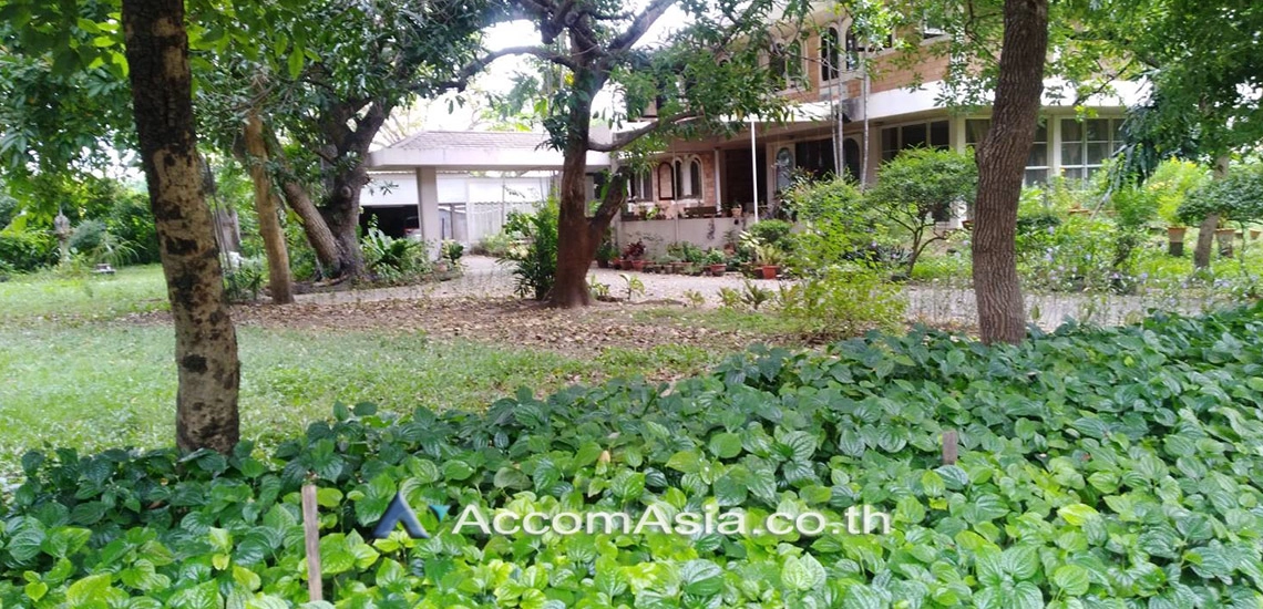  1  Land For Sale in Sukhumvit ,Bangkok BTS Ekkamai AA30168