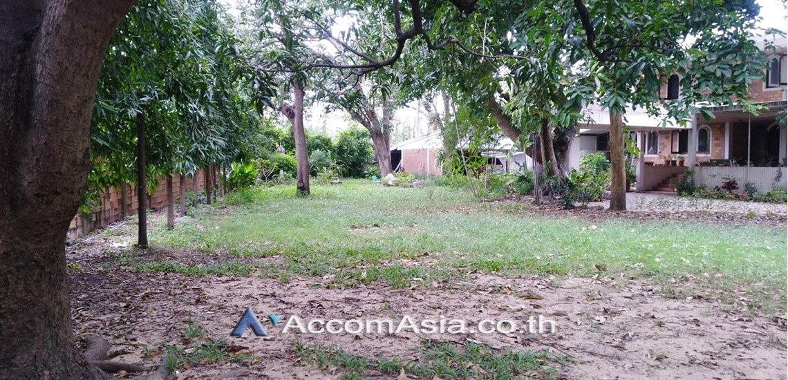  1  Land For Sale in Sukhumvit ,Bangkok BTS Ekkamai AA30168