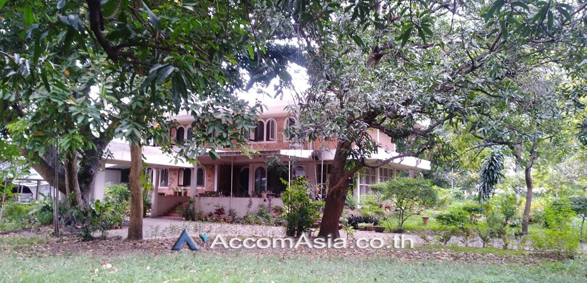 unit Land For Sale in Sukhumvit, Bangkok  near BTS Ekkamai (AA30168)