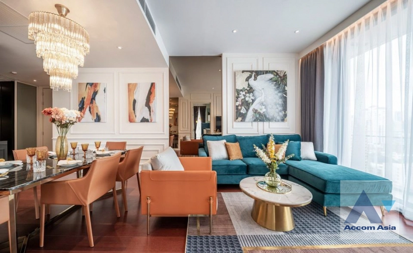 unitModern condominium with bold accents and skyline view in Sukhumvit (AA30190)