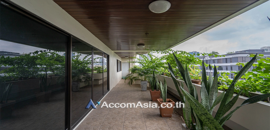  A peaceful location Apartment  3 Bedroom for Sale & Rent BTS Ekkamai in Sukhumvit Bangkok