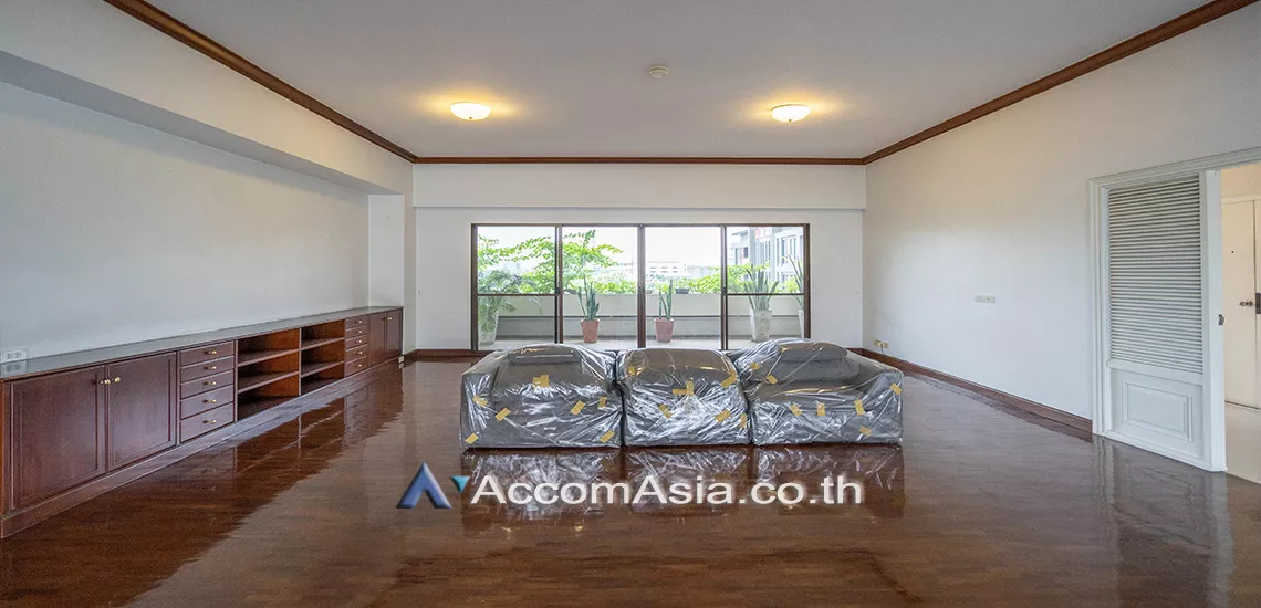  1  3 br Apartment For Rent in Sukhumvit ,Bangkok BTS Ekkamai at A peaceful location AA30211