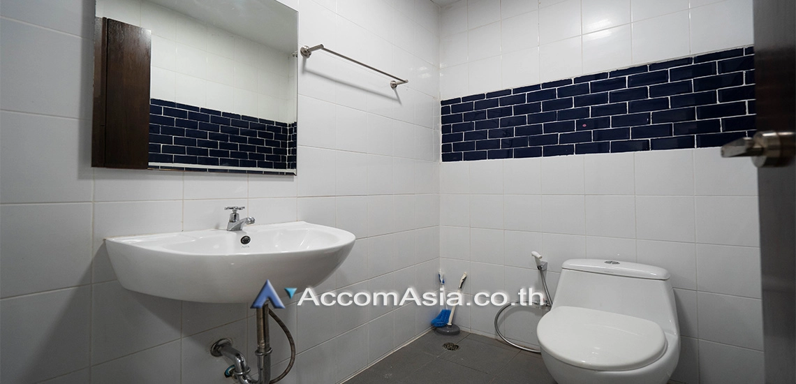 8  3 br Townhouse For Rent in Sukhumvit ,Bangkok BTS Phrom Phong AA30214