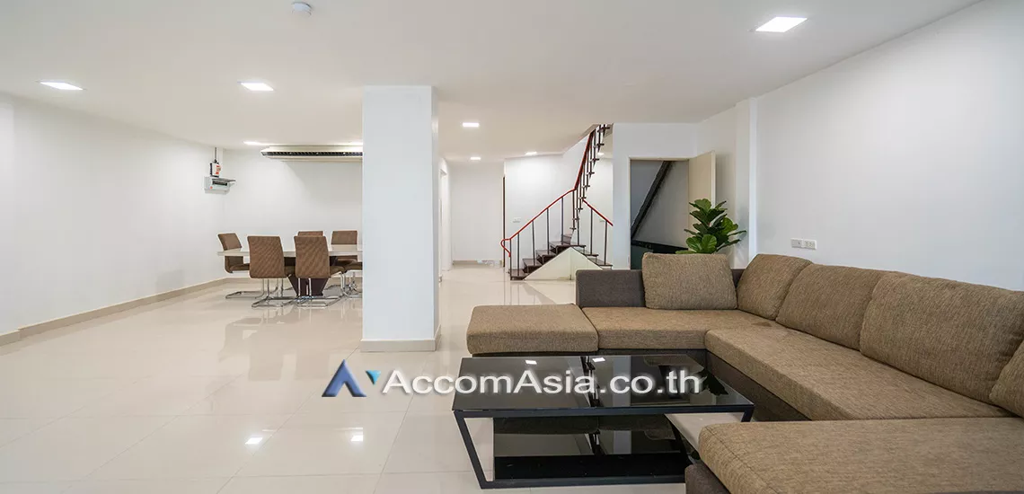 Home Office |  3 Bedrooms  Townhouse For Rent in Sukhumvit, Bangkok  near BTS Phrom Phong (AA30214)