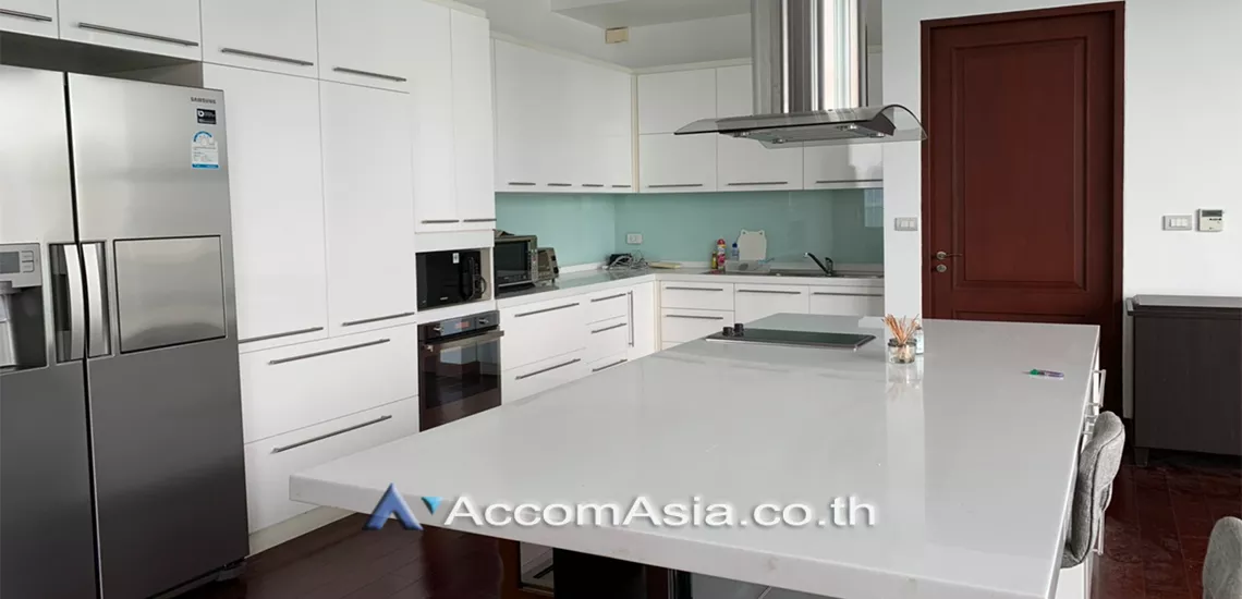  3 Bedrooms  Condominium For Rent in Sukhumvit, Bangkok  near BTS Phrom Phong (AA30218)