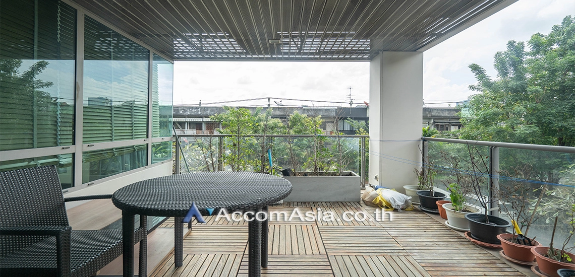unit 3 Bedrooms  Condominium For Rent in Sathorn, Bangkok  near BRT Thanon Chan (AA30222)
