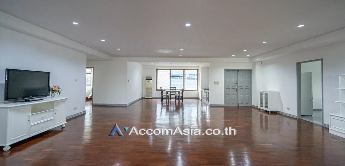  4 Bedrooms  Apartment For Rent in Sukhumvit, Bangkok  near BTS Thong Lo (AA30224)