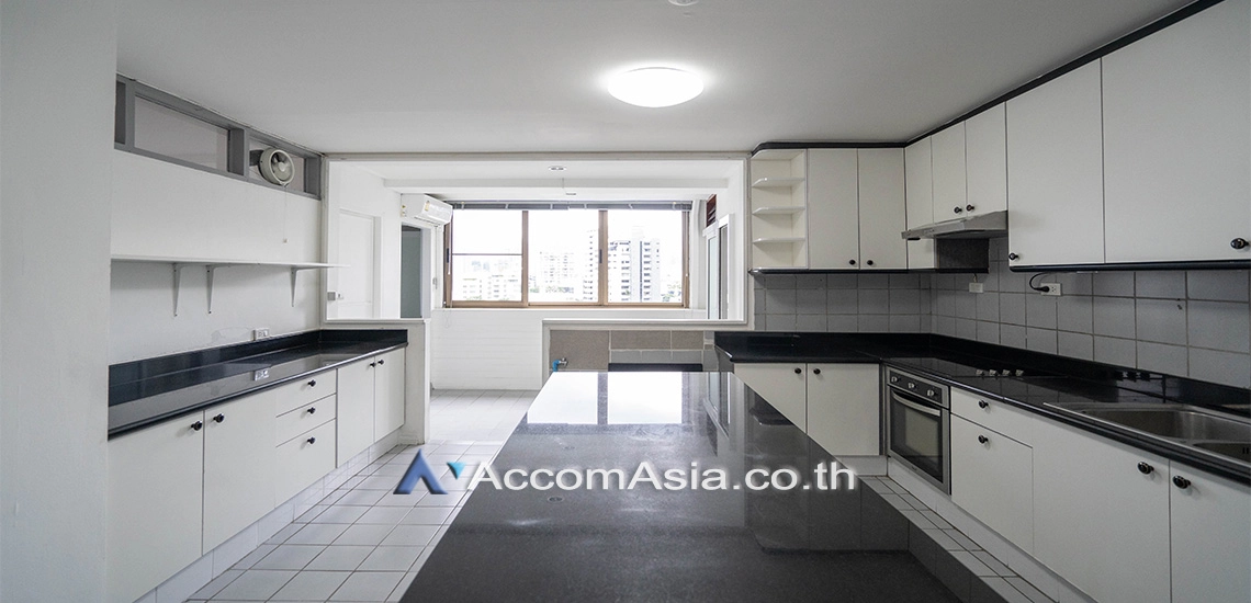 unitClassic style apartment with spacious rooms in Sukhumvit (AA30224)