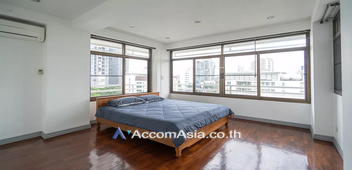  4 Bedrooms  Apartment For Rent in Sukhumvit, Bangkok  near BTS Thong Lo (AA30224)
