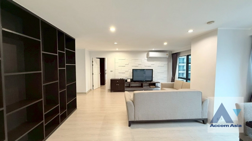 unitModern Apartment with Bright Interiors in Asoke Sukhumvit (AA30231)